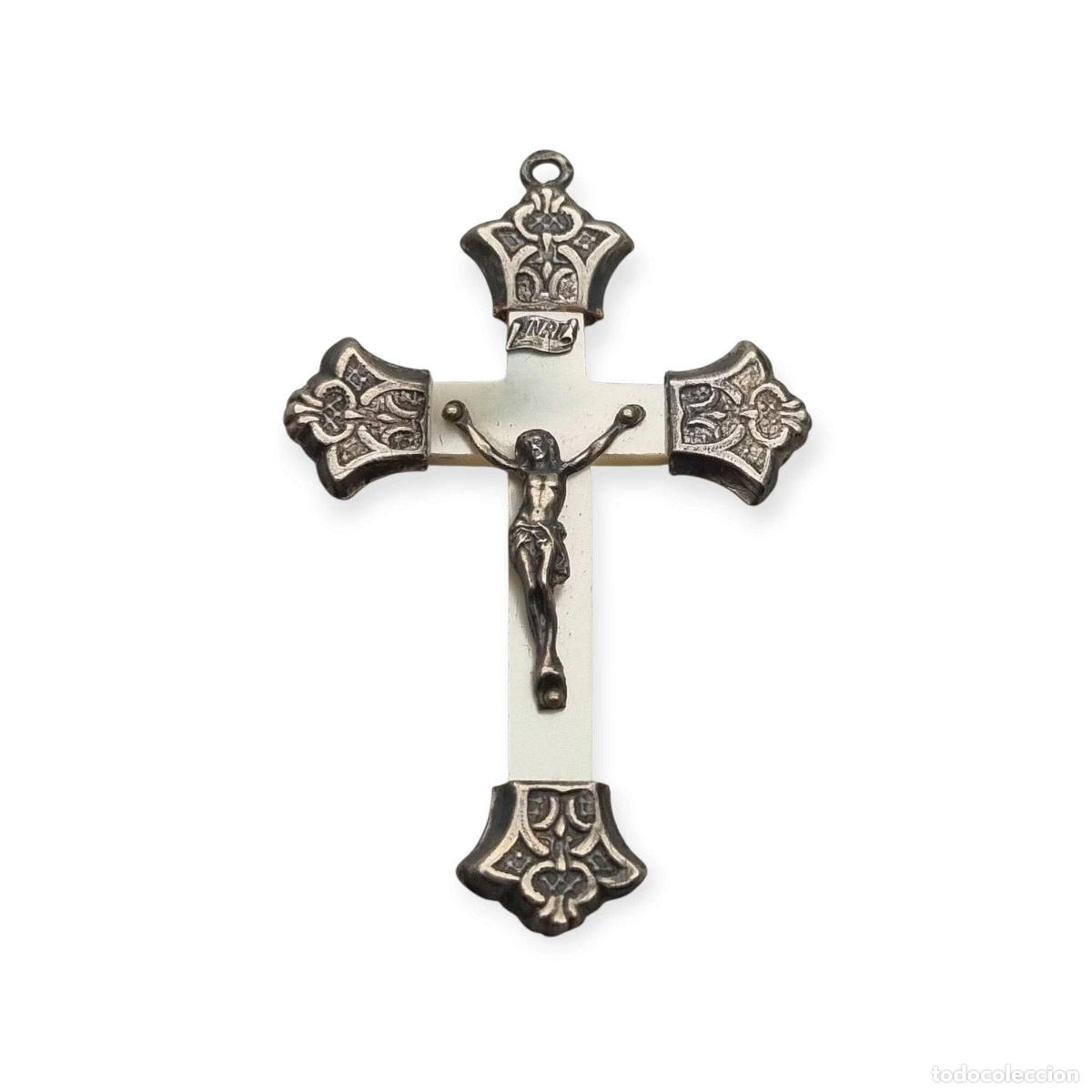 Antig&uuml;edades: Crucifijo antiguo Art Nouveau de n&aacute;car y plata con terminales ornamentales, Europa, ca. 1900-1920