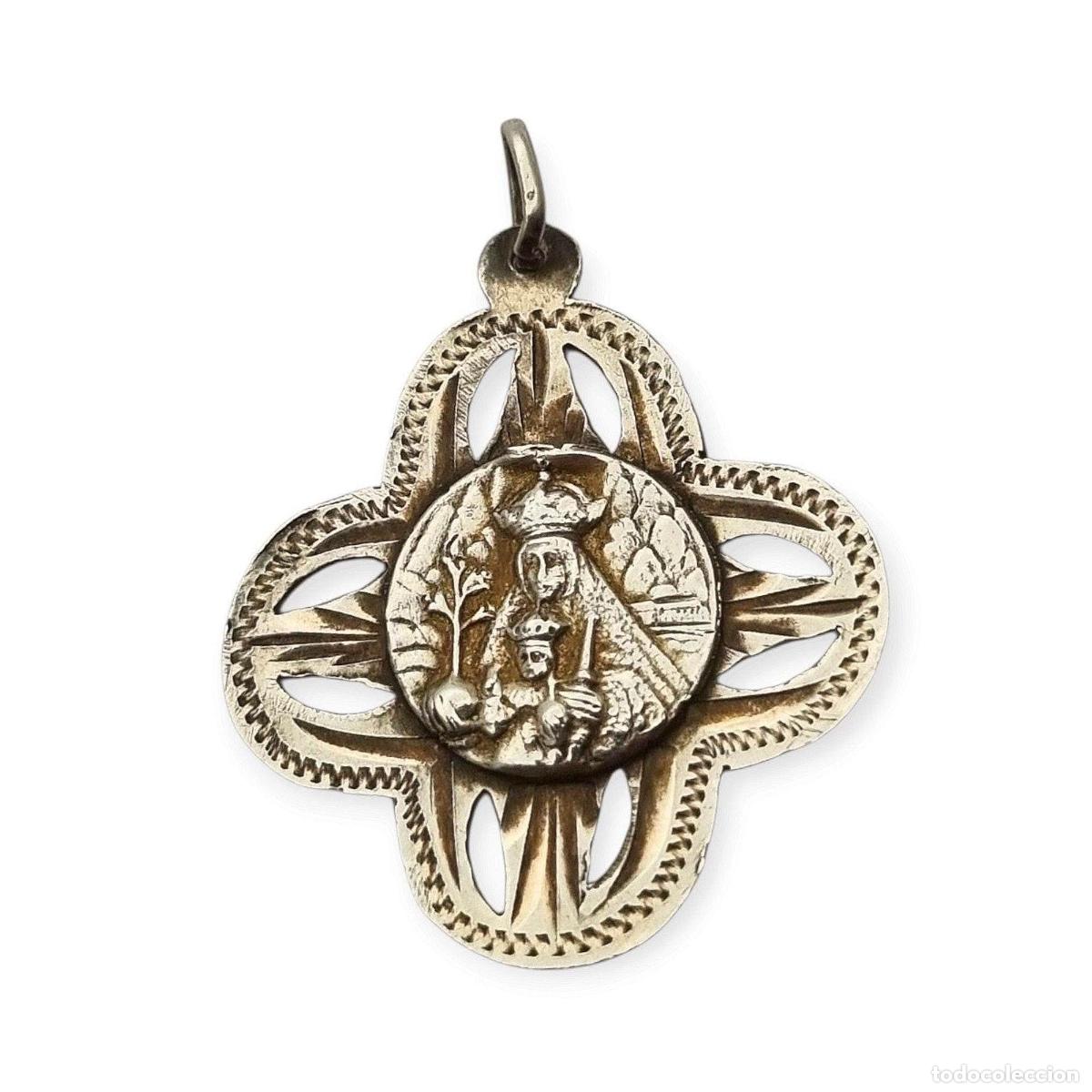 Antig&uuml;edades: Medalla antigua de la Virgen de Montserrat en plata calada, recuerdo devocional catal&aacute;n, ca. 1920-19