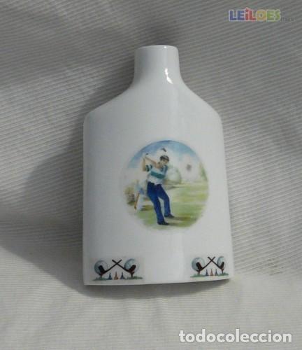Antig&uuml;edades: Garrafa de bolso em porcelana portuguesa decorada com uma cena campestre Marcada--ver foto Altura--