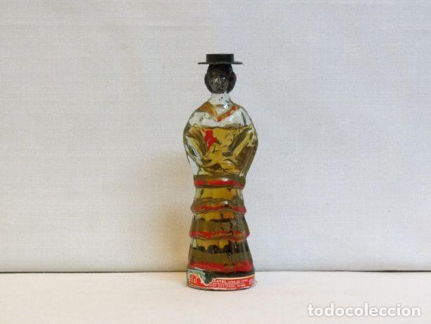 Antig&uuml;edades: Garrafa pequena em vidro em forma de espanhola; Altura &ndash; 16.5cm; Condi&ccedil;&atilde;o &ndash; perfeita.