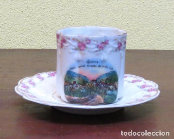 Antig&uuml;edades: Ch&aacute;vena de caf&eacute; e pires Recorda&ccedil;&atilde;o do Gerez em porcelana; N&atilde;o marcada; Condi&ccedil;&atilde;o - em muito bom estad