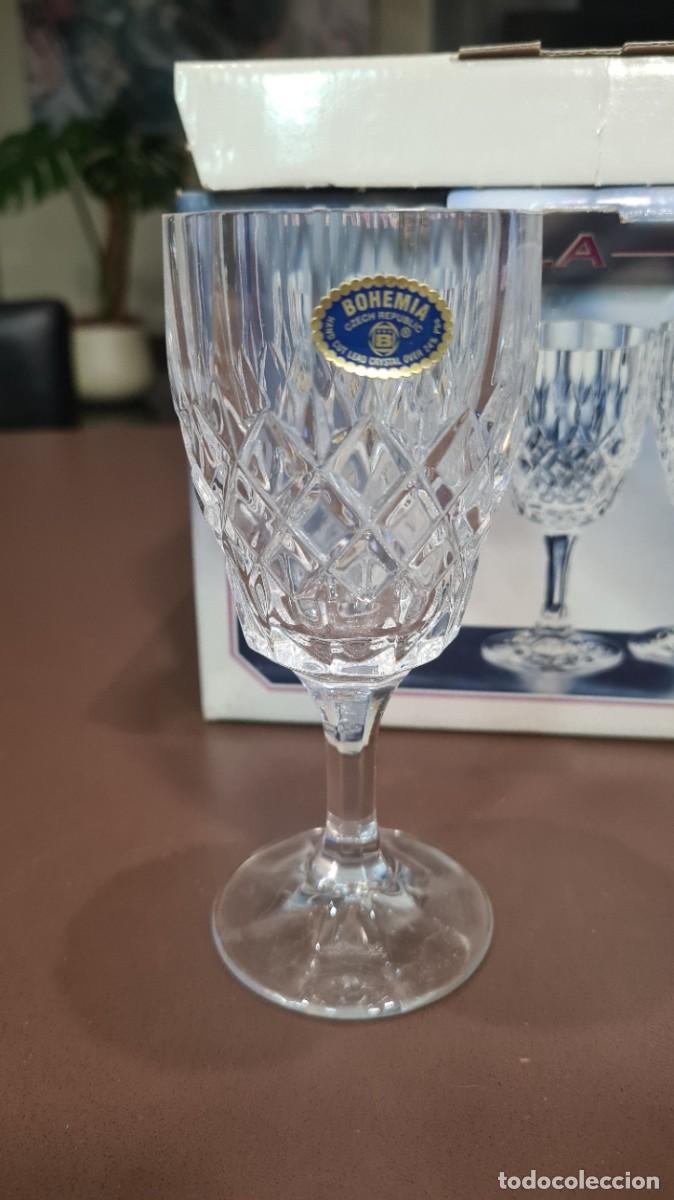 Antig&uuml;edades: Juego de 12 copas de cristal tallado de bohemia. Nuevas