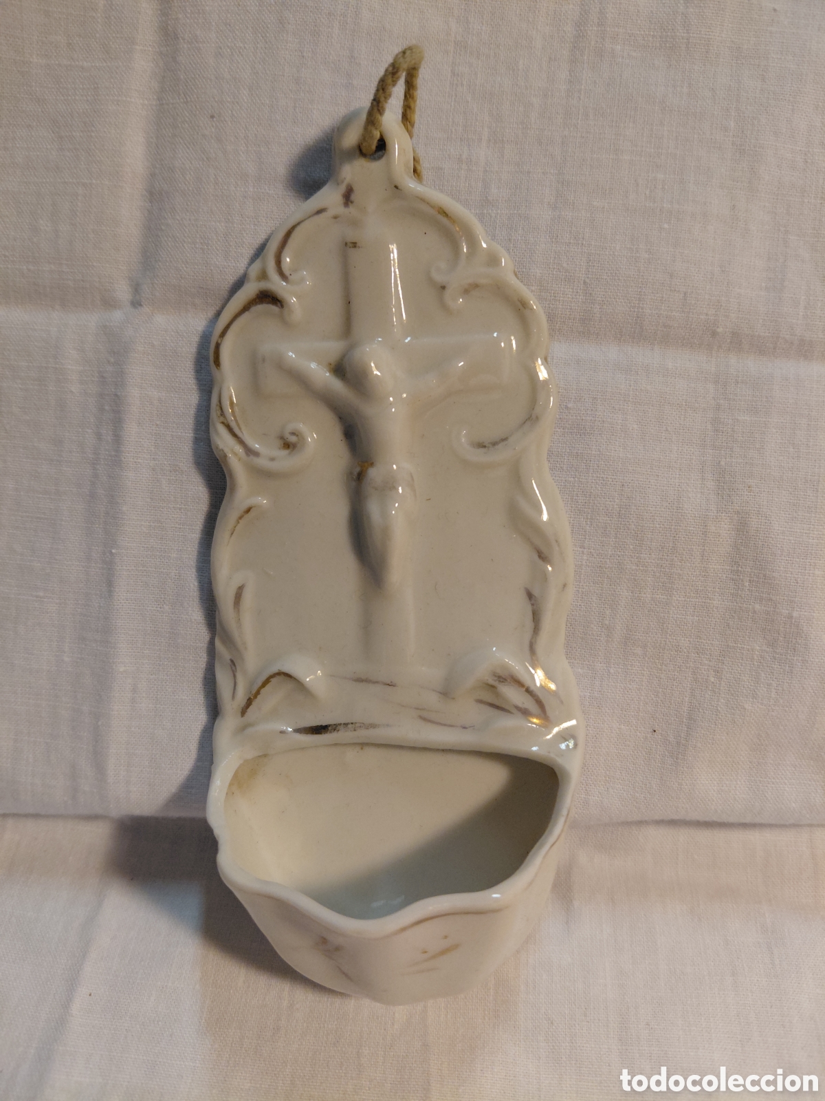 Antig&uuml;edades: ANTIGUA BENDITERA PORCELANA CON CRISTO