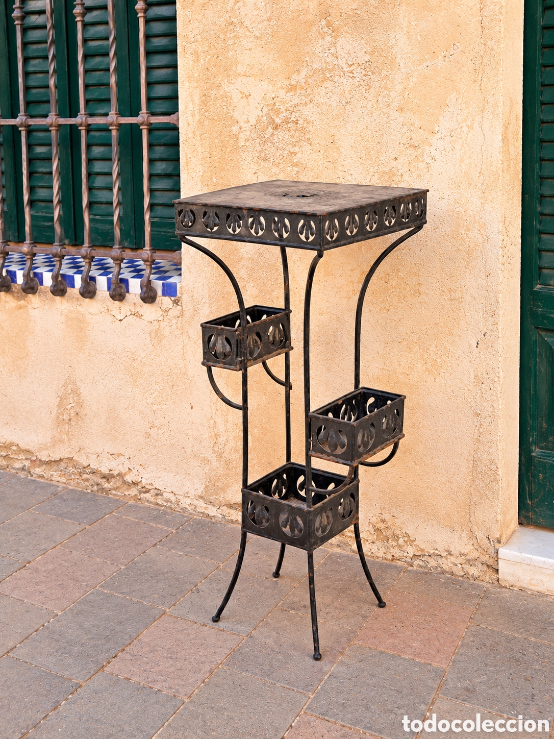 Antig&uuml;edades: Jardinera modernista catalana de hierro trabajado &ndash; principios s. XX