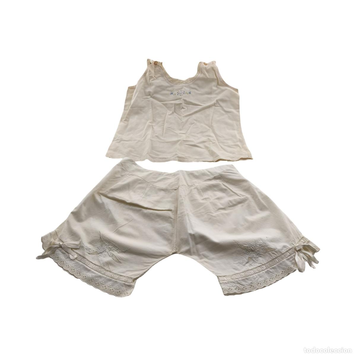 Antig&uuml;edades: Conjunto de ropa interior antigua infantil o para mu&ntilde;eca gran tama&ntilde;o / imaginer&iacute;a: Camisilla bordada
