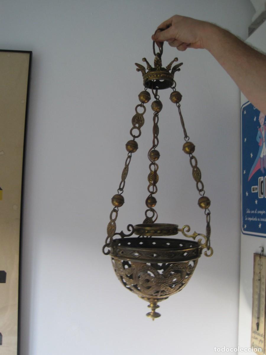 Antig&uuml;edades: PRECIOSA LAMPARA VOTIVA MODERNISTA EN BRONCE Y LAT&Oacute;N REPUJADO - MUY DECORADA - S. XIX