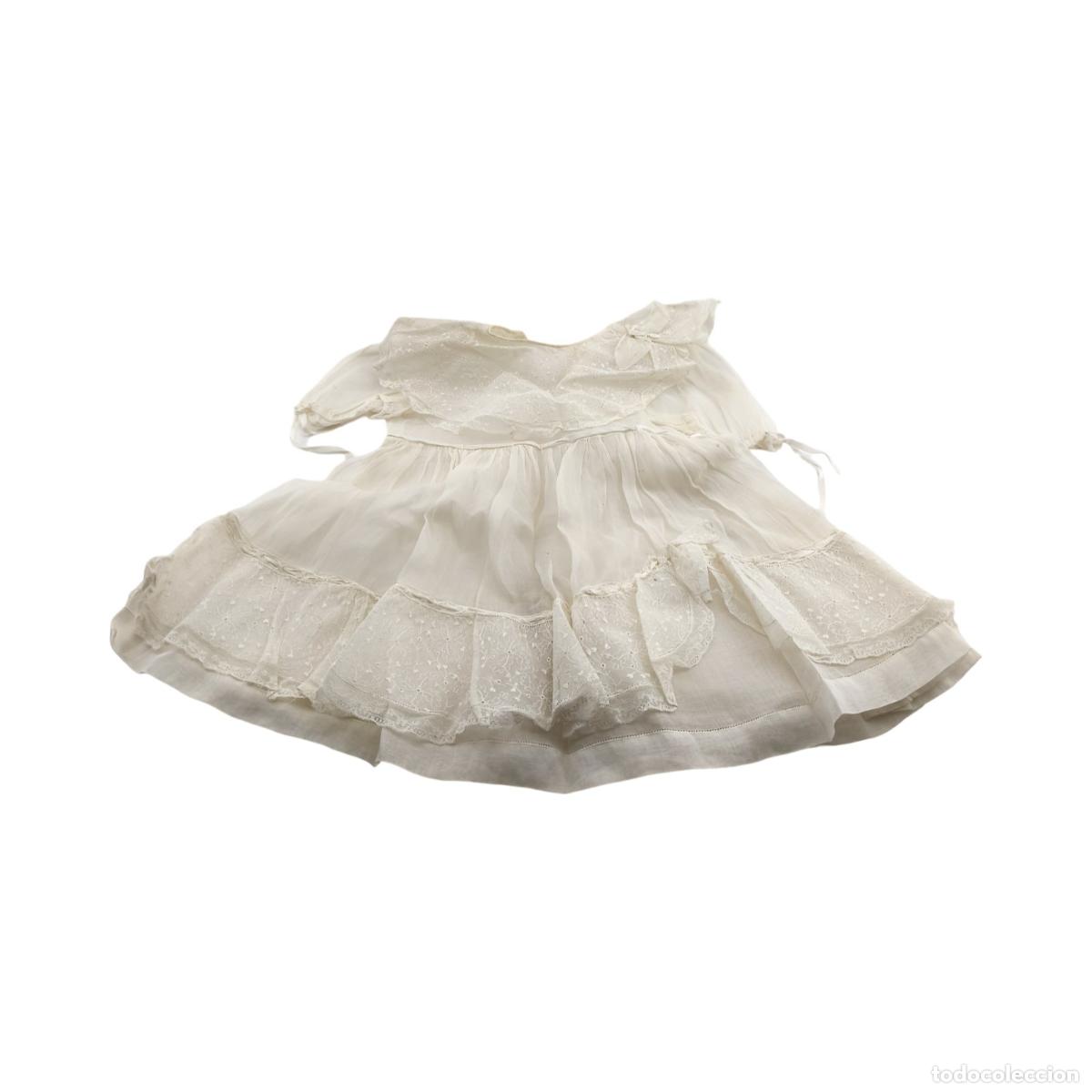 Antig&uuml;edades: Antiguo vestido / fald&oacute;n de beb&eacute; o mu&ntilde;eca en gasa/organza blanca con encajes bordados y volantes