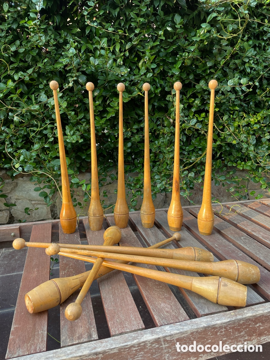 Antig&uuml;edades: Antiguo lote mazas de madera torneada - gimnasia / acrobacia / malabares - vintage