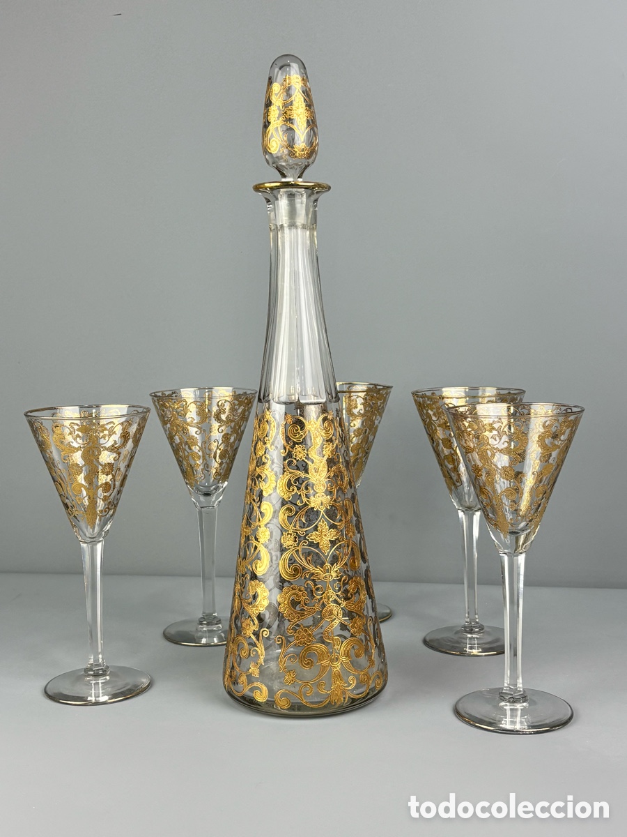 Antig&uuml;edades: JUEGO DE LICORERA Y 5 COPAS DE CRISTAL DE BOHEMIA CON DECORACIONES DORADAS AL FUEGO