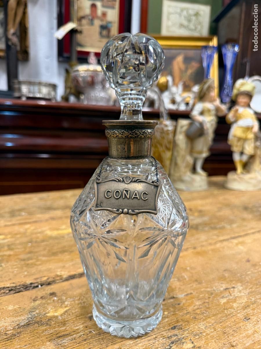 Antig&uuml;edades: ANTIGUA BOTELLA DE CRISTAL TALLADO CON GOLLETE Y COLGANTE EN PLATA DE LEY CONTRASTADO - MEDIDA 26 CM