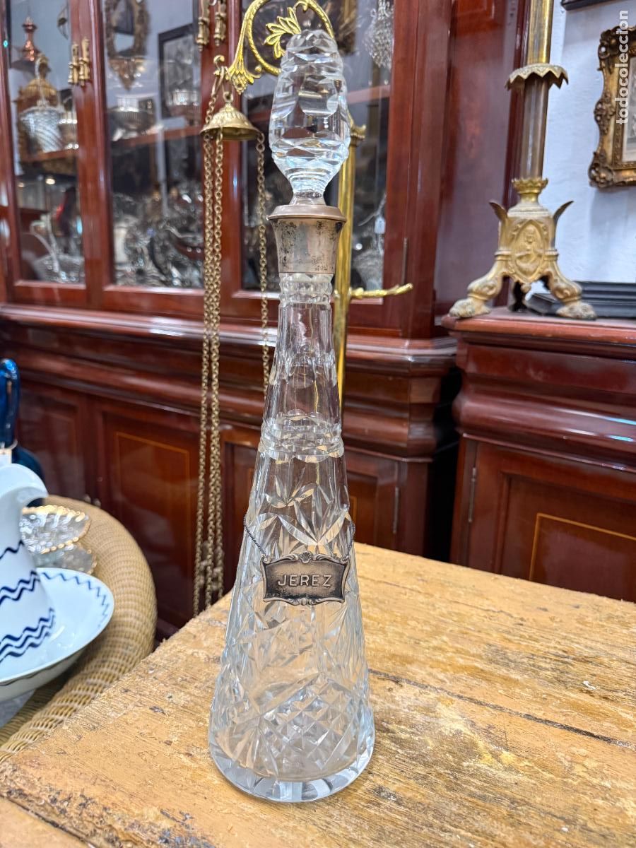 Antig&uuml;edades: ANTIGUA BOTELLA DE CRISTAL TALLADO CON GOLLETE Y COLGANTE EN PLATA DE LEY CONTRASTADO - MEDIDA 44 CM