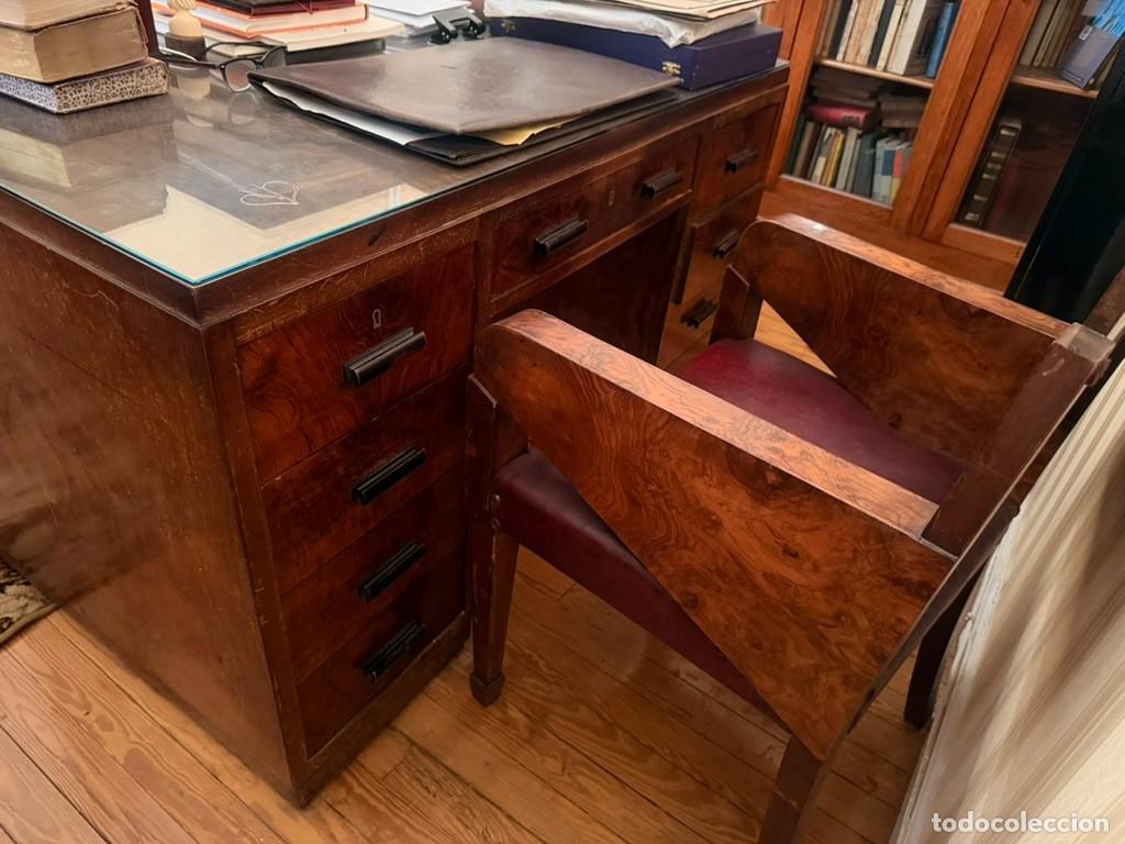Antig&uuml;edades: Escritorio y sill&oacute;n antiguos estilo Art D&eacute;co, posible nogal &mdash; solo recogida en Bilbao