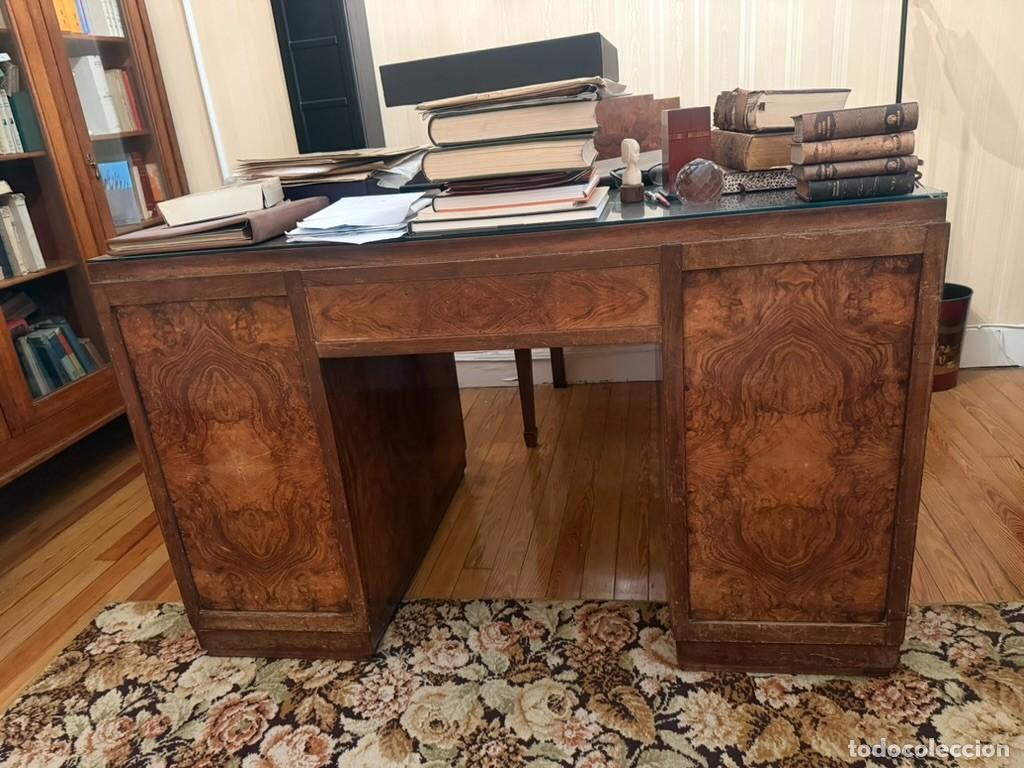 Antig&uuml;edades: Escritorio y sill&oacute;n antiguos estilo Art D&eacute;co, posible nogal &mdash; solo recogida en Bilbao