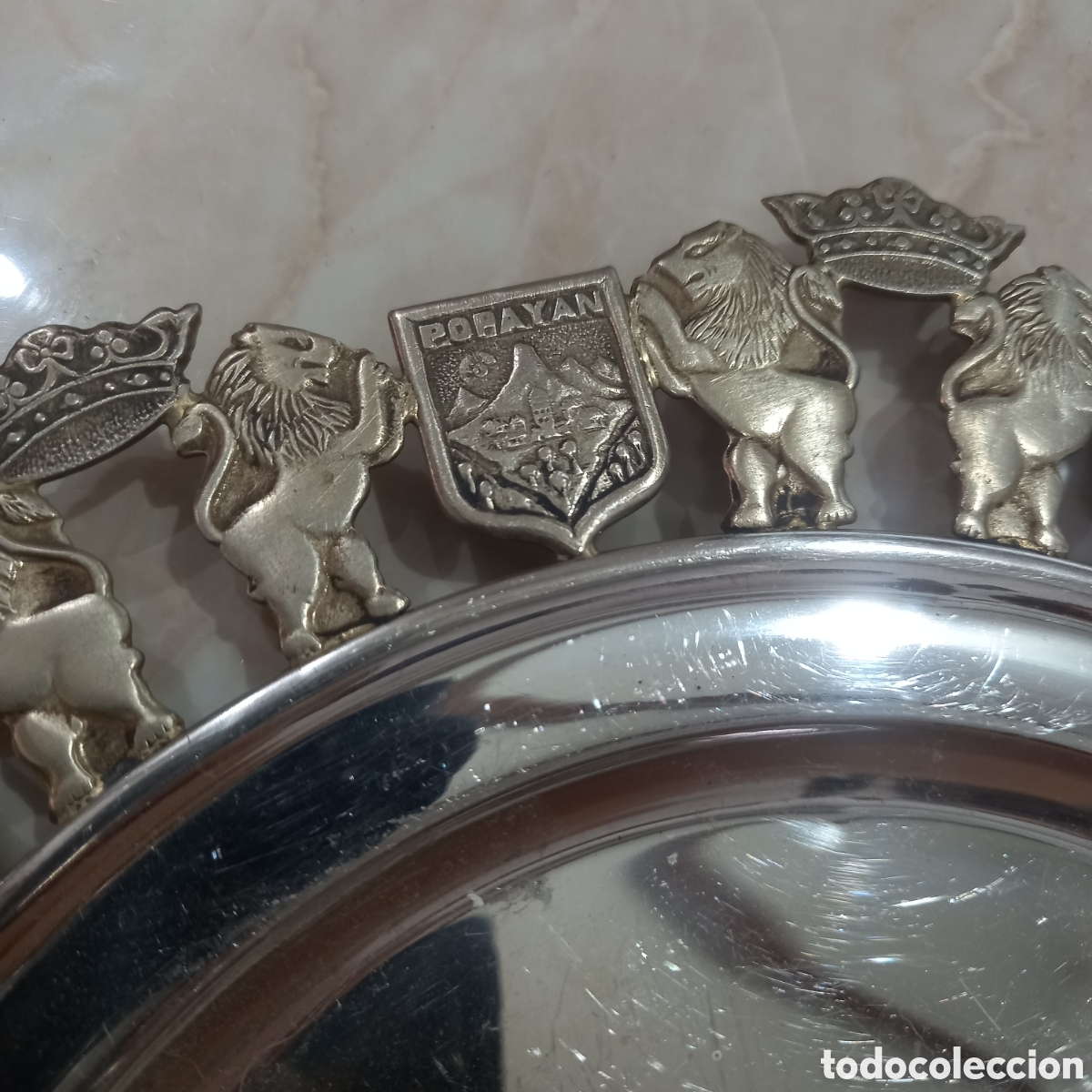 Antig&uuml;edades: Bandeja Met&aacute;lica Color Plata Escudos colombia bogota medellin cali cartagena 28cm