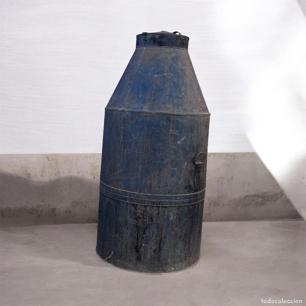 Antig&uuml;edades: Gran bid&oacute;n antiguo ( 150 cm de alto ) para aceite o vino con grifo de lat&oacute;n, finales del siglo XIX -