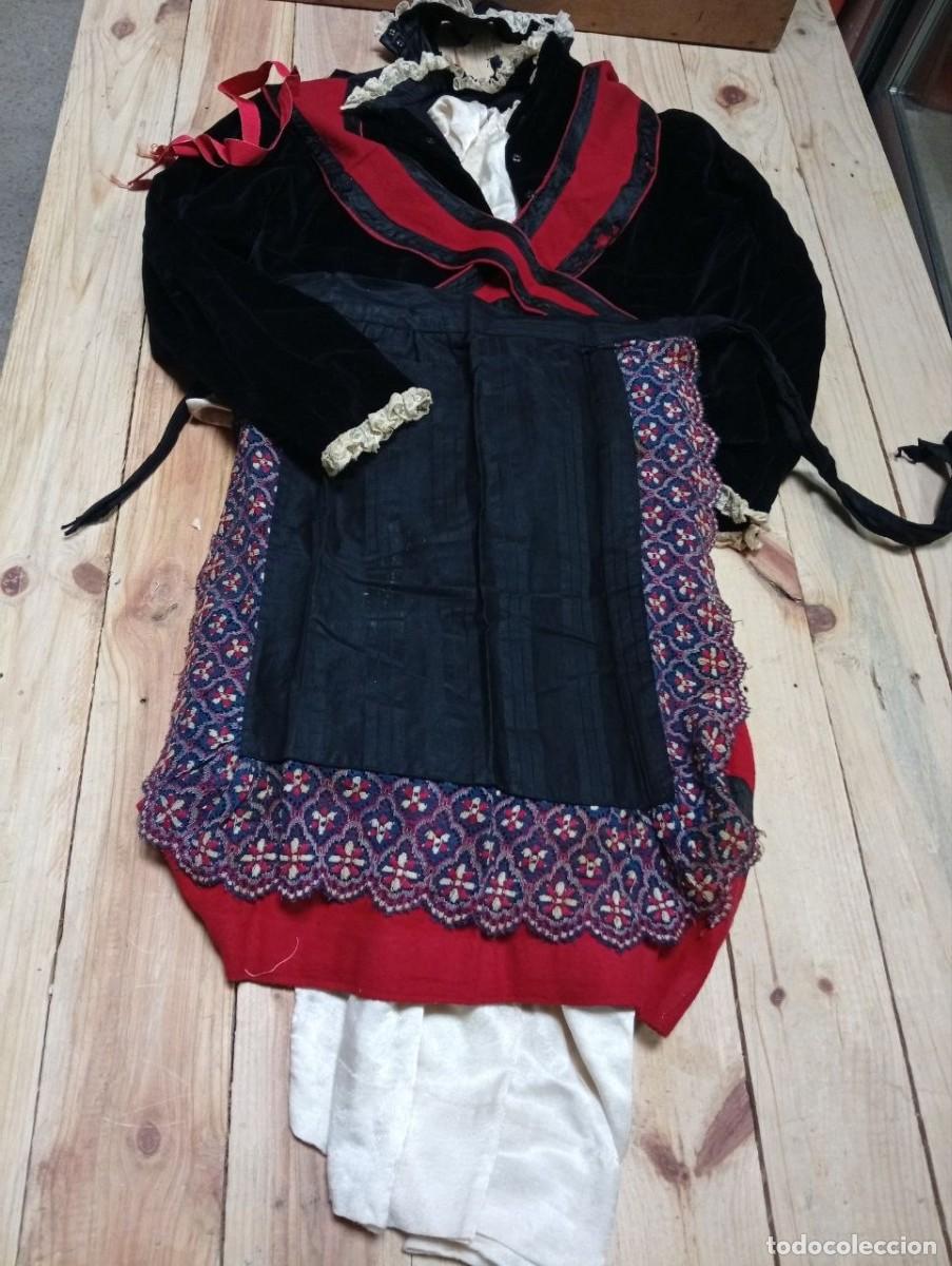 Antig&uuml;edades: traje regional de Asturiana completo - Saya, jub&oacute;n, dengue y pololos - Siglo XX