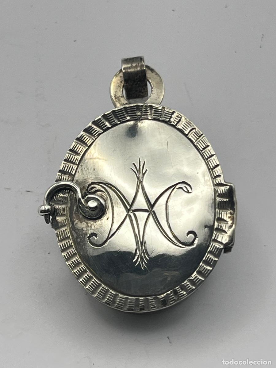 Antig&uuml;edades: RELICARIO DEVOCIONAL DE PLATA SIGLO XVIII