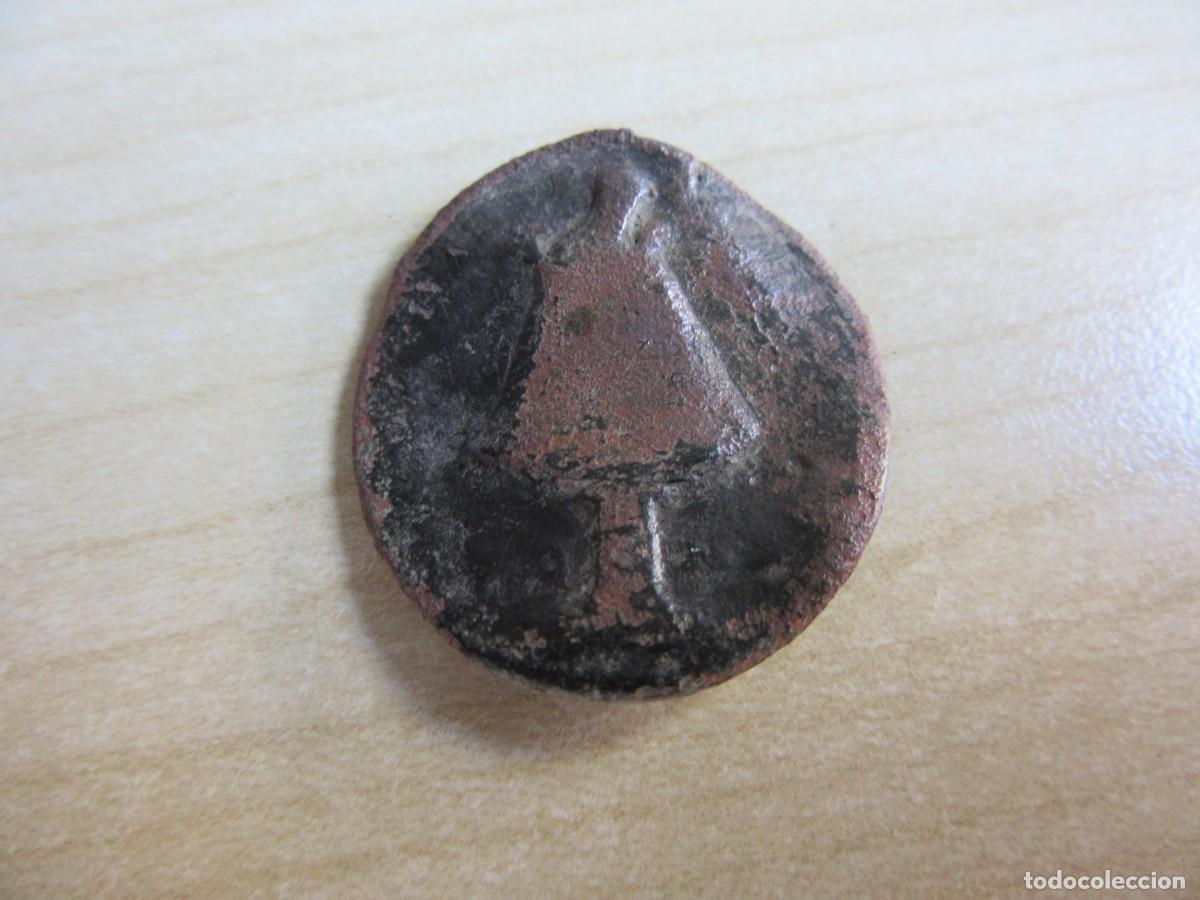 Antig&uuml;edades: Medalla grande de la Virgen del Pilar Medidas 3 x 2,6 cm S XVIII-XIX
