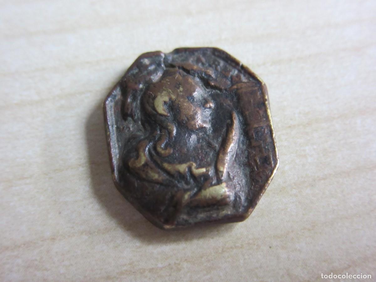 Antig&uuml;edades: Medalla de Santa B&aacute;rbara y San Antonio Bronce S XVIII Medidas 2,8 x 1,5 cm