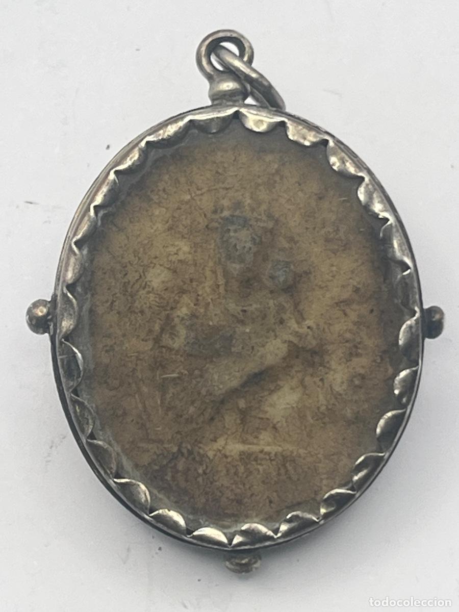 Antig&uuml;edades: RELICARIO DEVOCIONAL DE PLATA DE DOBLE CARA SIGLO XVIII