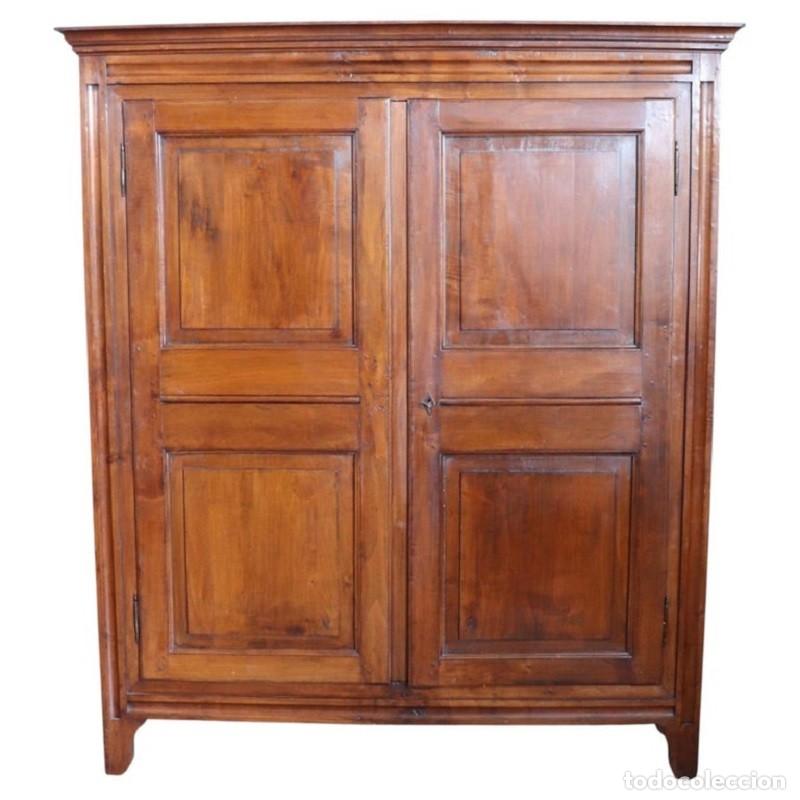 Antig&uuml;edades: Armario Antiguo de Madera Maciza de &Aacute;lamo, Italia Principios del Siglo XIX