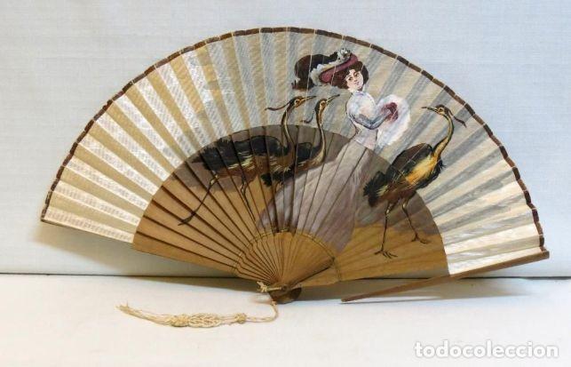 Antig&uuml;edades: Leque do in&iacute;cio do s&eacute;culo XX Condi&ccedil;&atilde;o: estragado numa das pontas Altura: 23 cm;