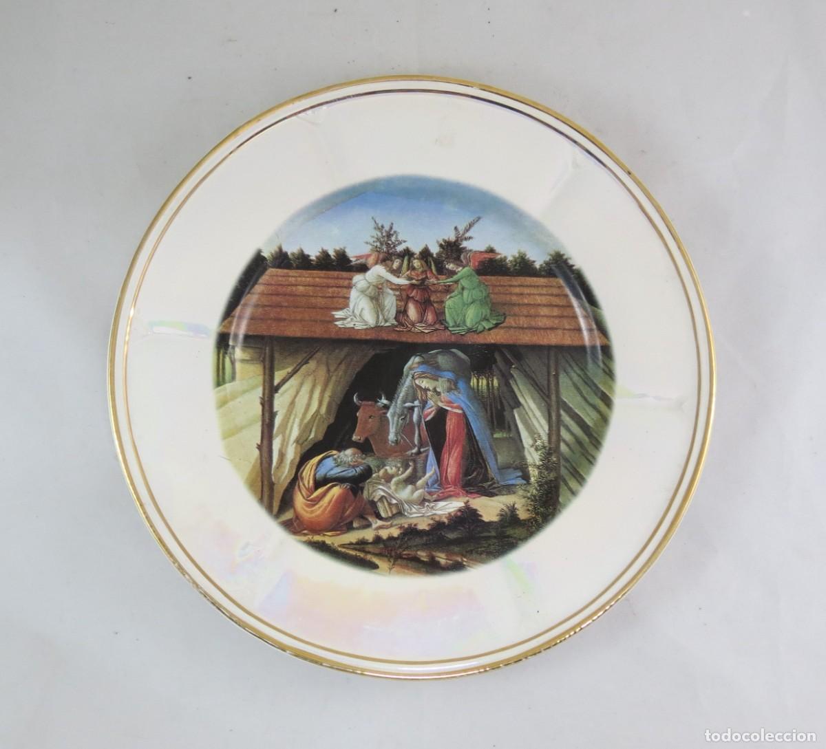 Antig&uuml;edades: Prato em porcelana decorado com Natal; Marcado &ndash; Louci Centro; Di&acirc;metro &ndash; 29cm; Condi&ccedil;&atilde;o &ndash; perfeito.