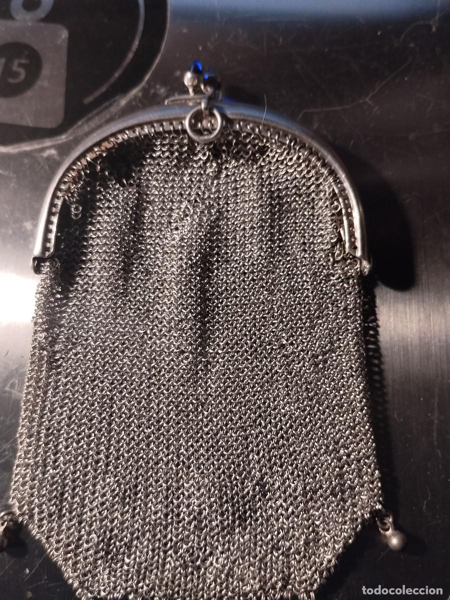 Antig&uuml;edades: Antiguo monedero de malla en plata 800 contrastada. 47,82 g. Cierre original con piedras azules