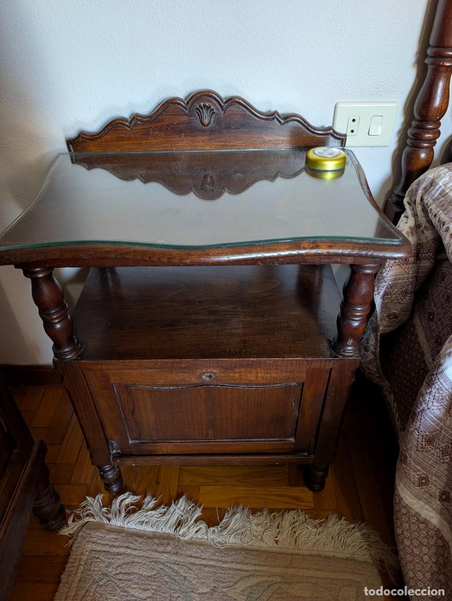 Antig&uuml;edades: 2 Mesillas S. XIX Casta&ntilde;o macizo - Foto 1