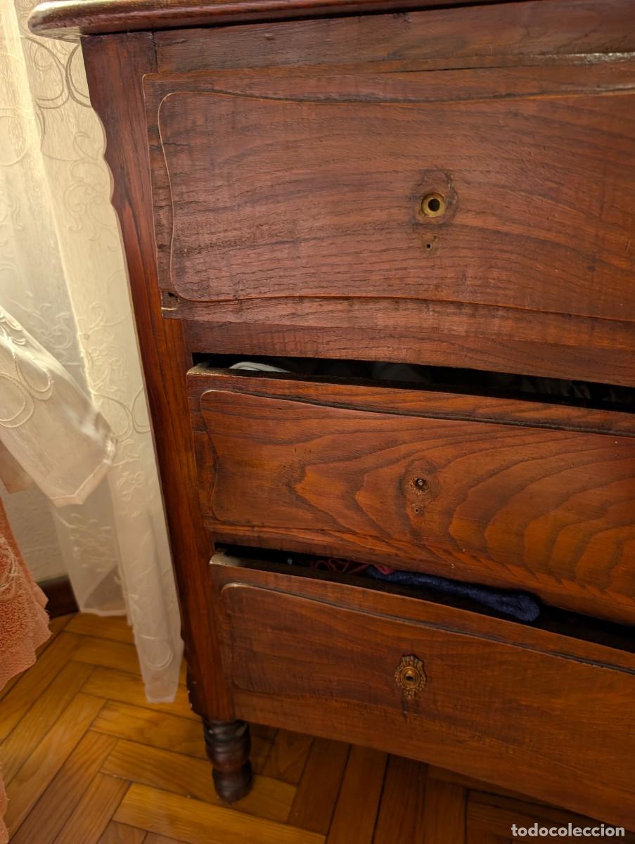 Antig&uuml;edades: C&oacute;moda S. XIX Casta&ntilde;o macizo - Foto 2