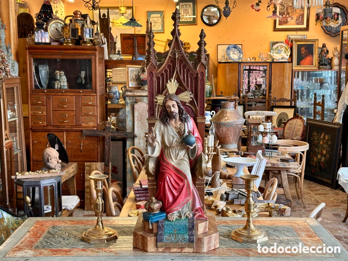 Antig&uuml;edades: Sagrado Coraz&oacute;n entronizado de gran tama&ntilde;o, Olot pps s.XX.Imagen trono corona Cristo policromado