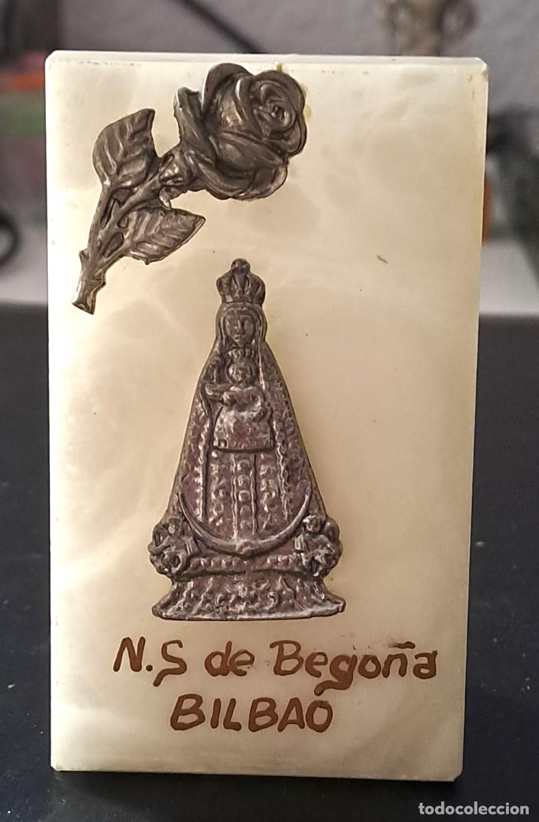 Antig&uuml;edades: ESTATUILLA NTR&ordf; SE&Ntilde;ORA DE BEGO&Ntilde;A (BILBAO) SOBRE BASE DE MARMOL BLANCO (9 x 5,5 cm)