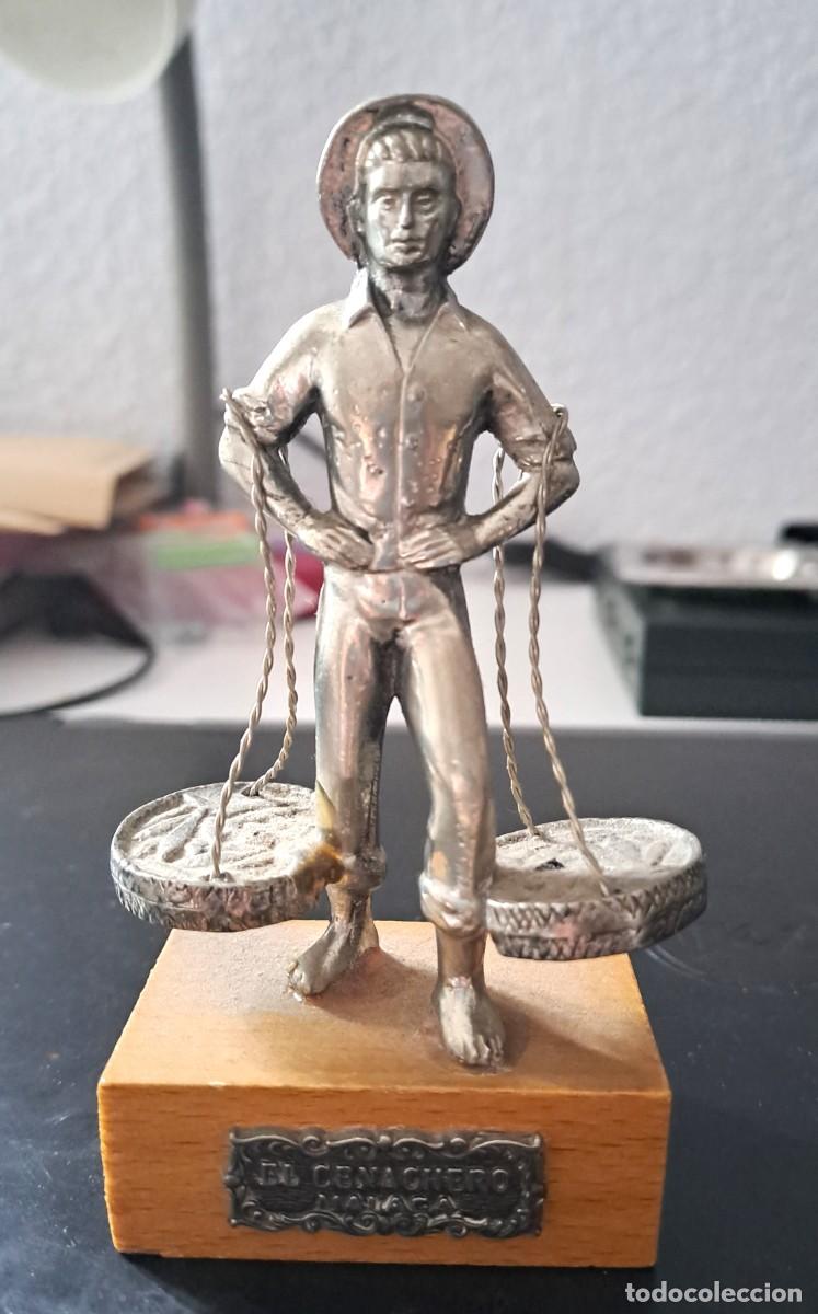 Antig&uuml;edades: PEQUE&Ntilde;A ESCULTURA DEL CENACHERO DE MALAGA BRONCE CROMADO (11,5 cm)