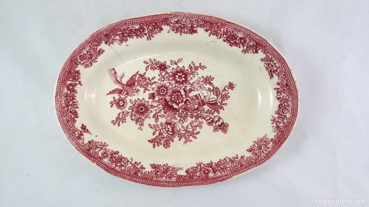 Antig&uuml;edades: Travessa Massarelos oval faian&ccedil;a decorada com aves; Marcada como &eacute; mostrado; Dimens&otilde;es &ndash; 18cm x 24cm