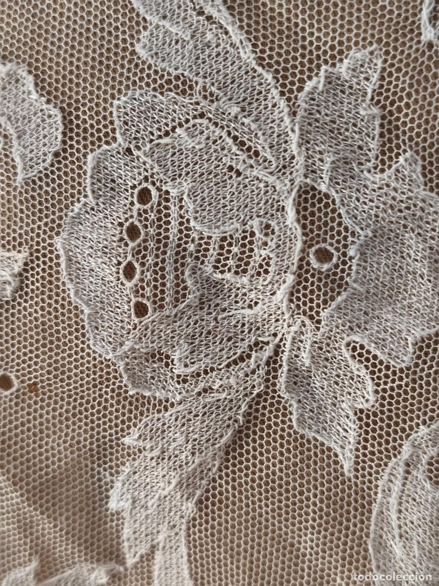 Antig&uuml;edades: MANTILLA RECTANGULAR DE ENCAJE DE GRANADA - Foto 4
