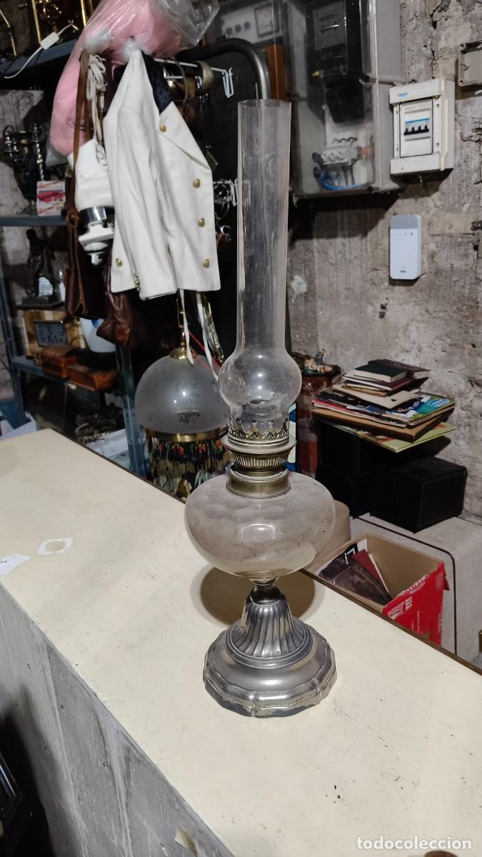 Antig&uuml;edades: Lampe a p&eacute;trole r&eacute;servoir boule verre souffl&eacute; bronze et laiton 1900