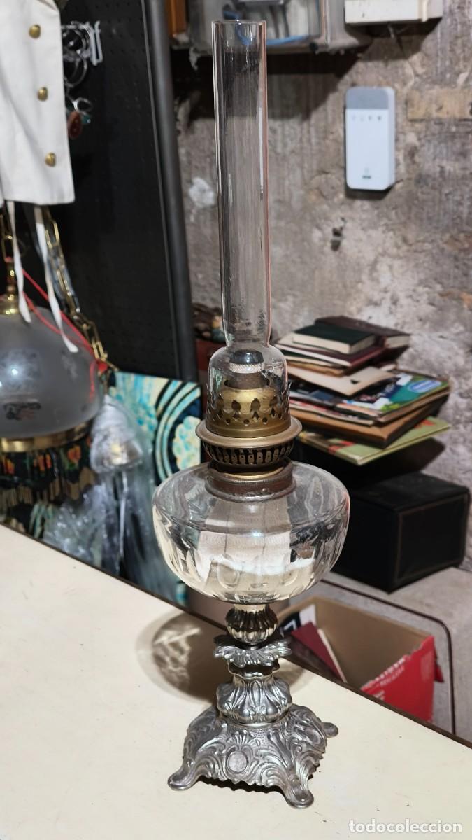 Antig&uuml;edades: Lampe a p&eacute;trole r&eacute;servoir boule verre souffl&eacute; bronze et laiton 1900