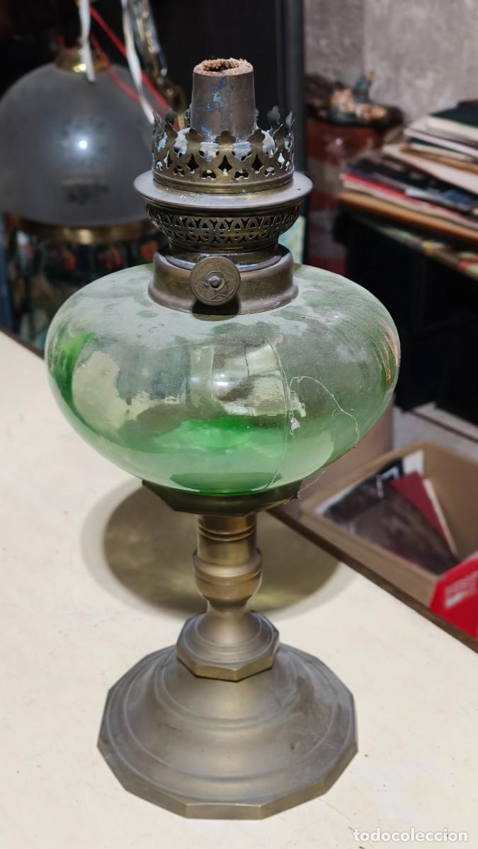 Antig&uuml;edades: Lampe a p&eacute;trole r&eacute;servoir boule verre souffl&eacute; bronze et laiton 1900