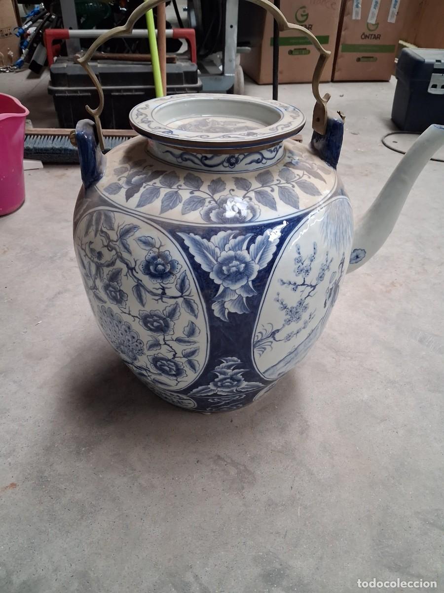Antig&uuml;edades: Tetera cer&aacute;mica de 50cm