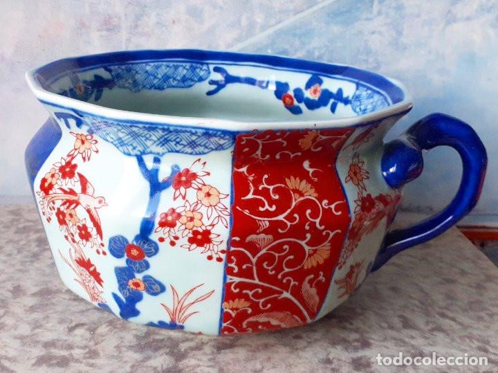 Antig&uuml;edades: Orinol o chachepot en porcelana
