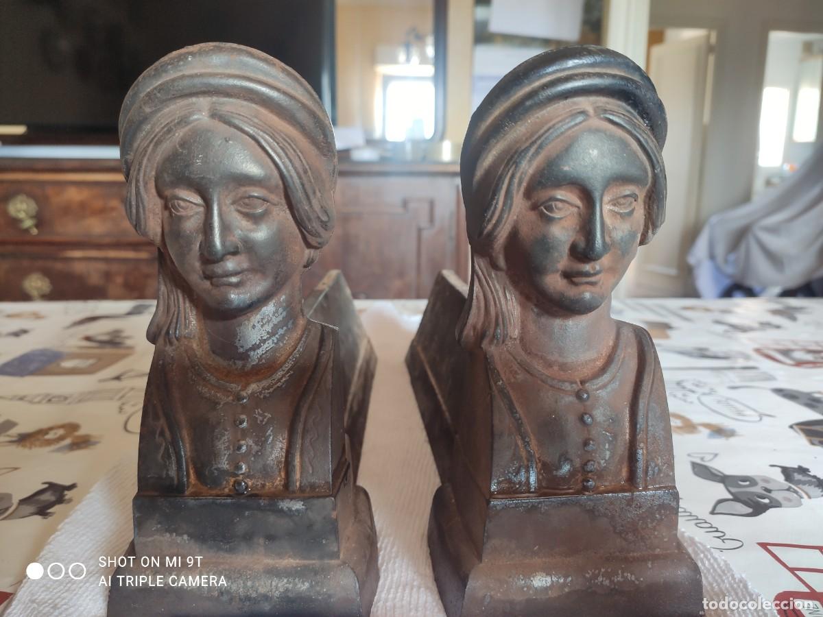 Antig&uuml;edades: Pareja de morillos de hierro fundido.