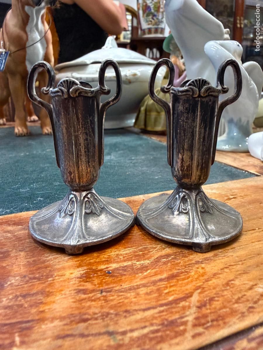 Antig&uuml;edades: ANTIGUA PAREJA DE JARRAS CRATERAS DE METAL - MEDIDA 7 CM - RELIGIOSO