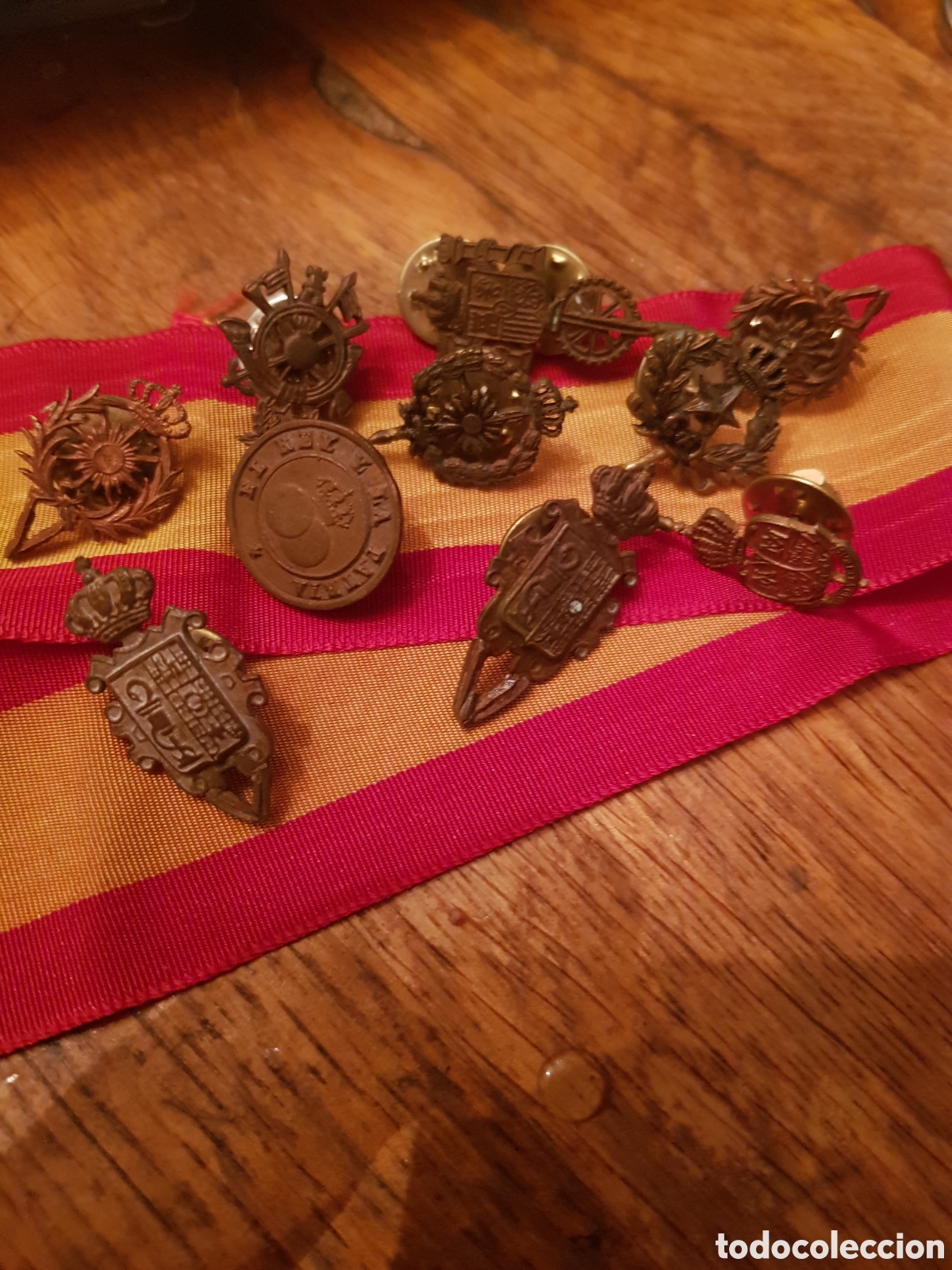 Antig&uuml;edades: LOTE DE 10 ANTIGUAS INSIGNIAS ESCUDOS HERALDICOS