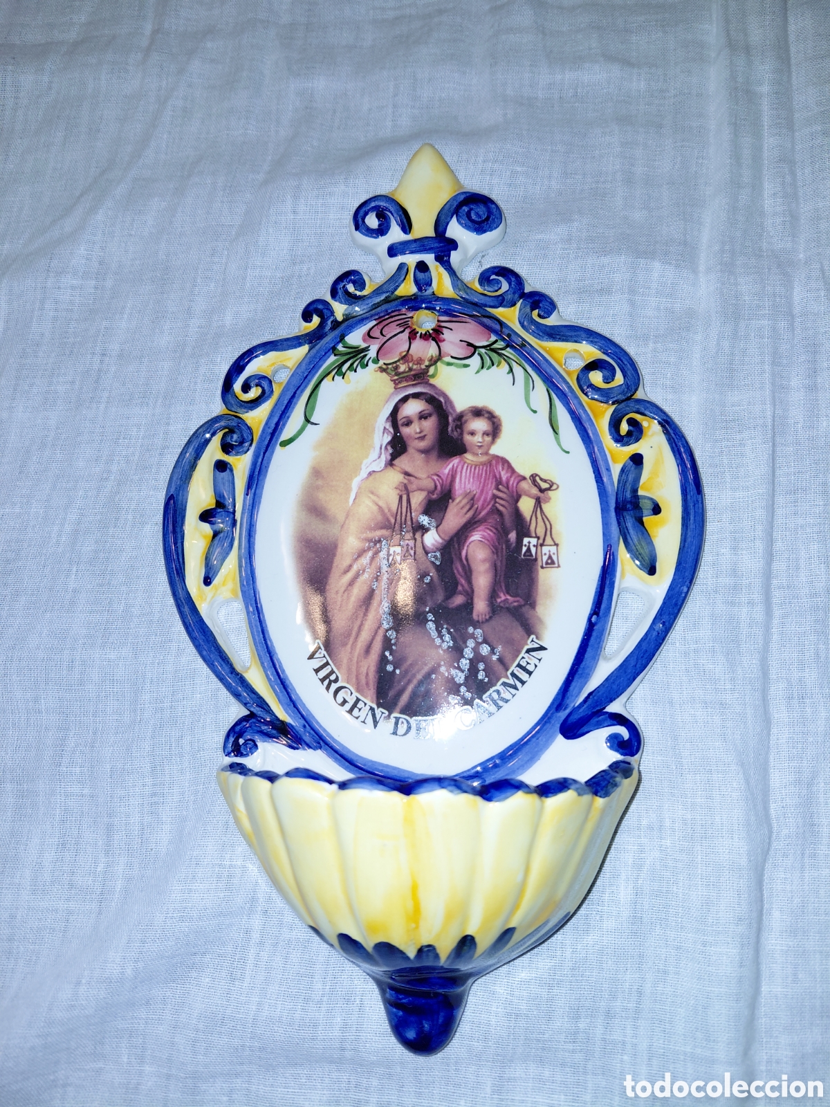 Antig&uuml;edades: BENDITERA DE PORCELANA VIRGEN DEL CARMEN