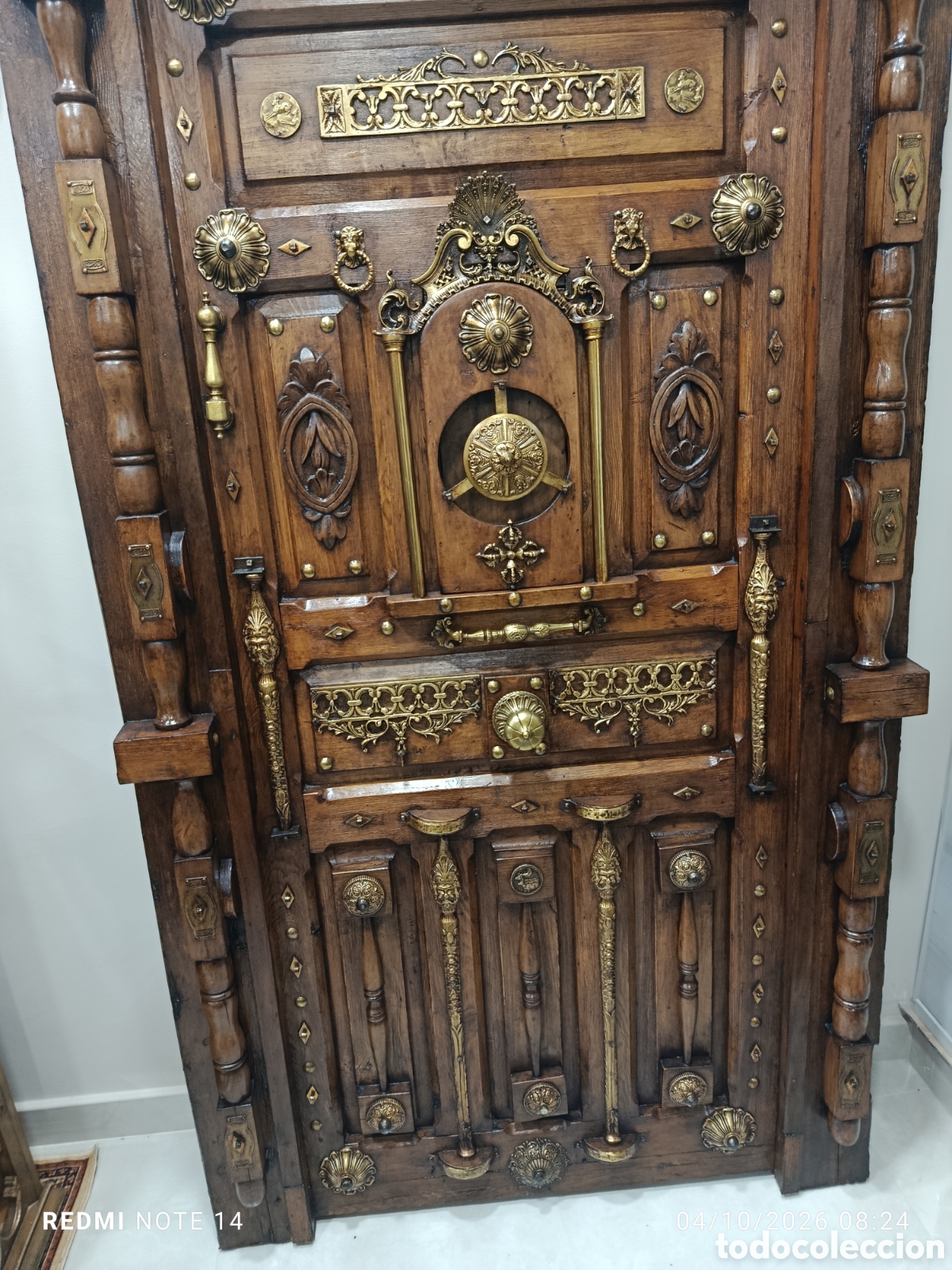 Antig&uuml;edades: Puerta de madera,metal y bronce - Foto 2