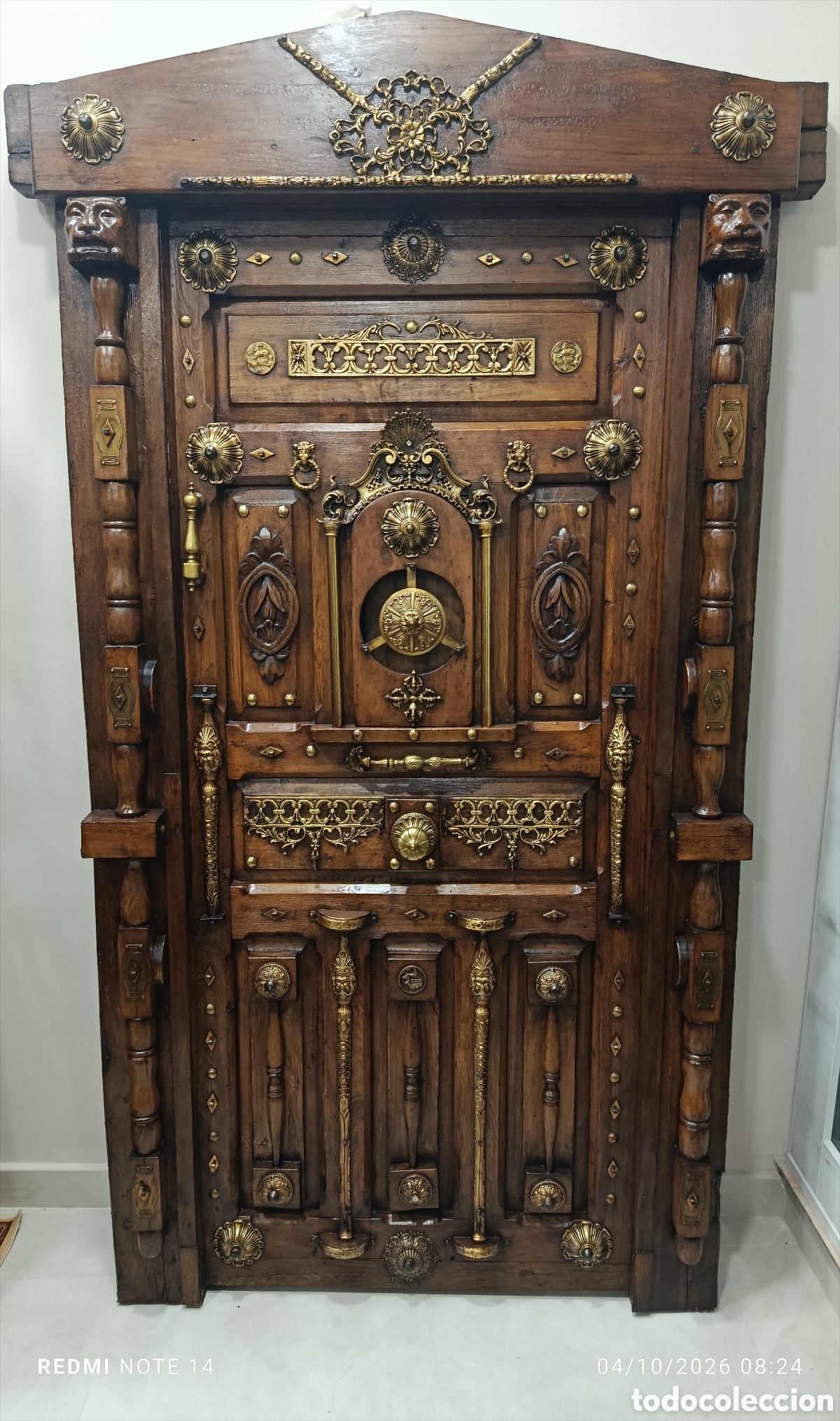 Antig&uuml;edades: Puerta de madera,metal y bronce - Foto 3
