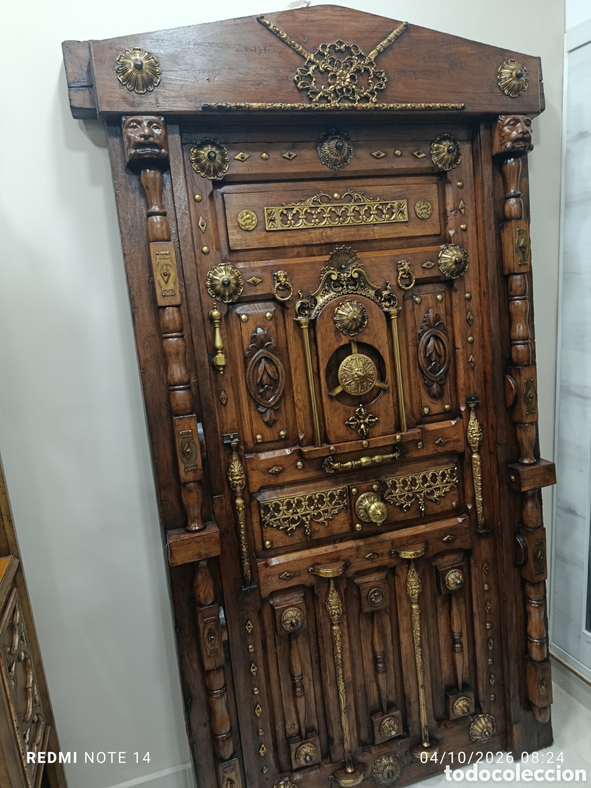 Antig&uuml;edades: Puerta de madera,metal y bronce - Foto 7