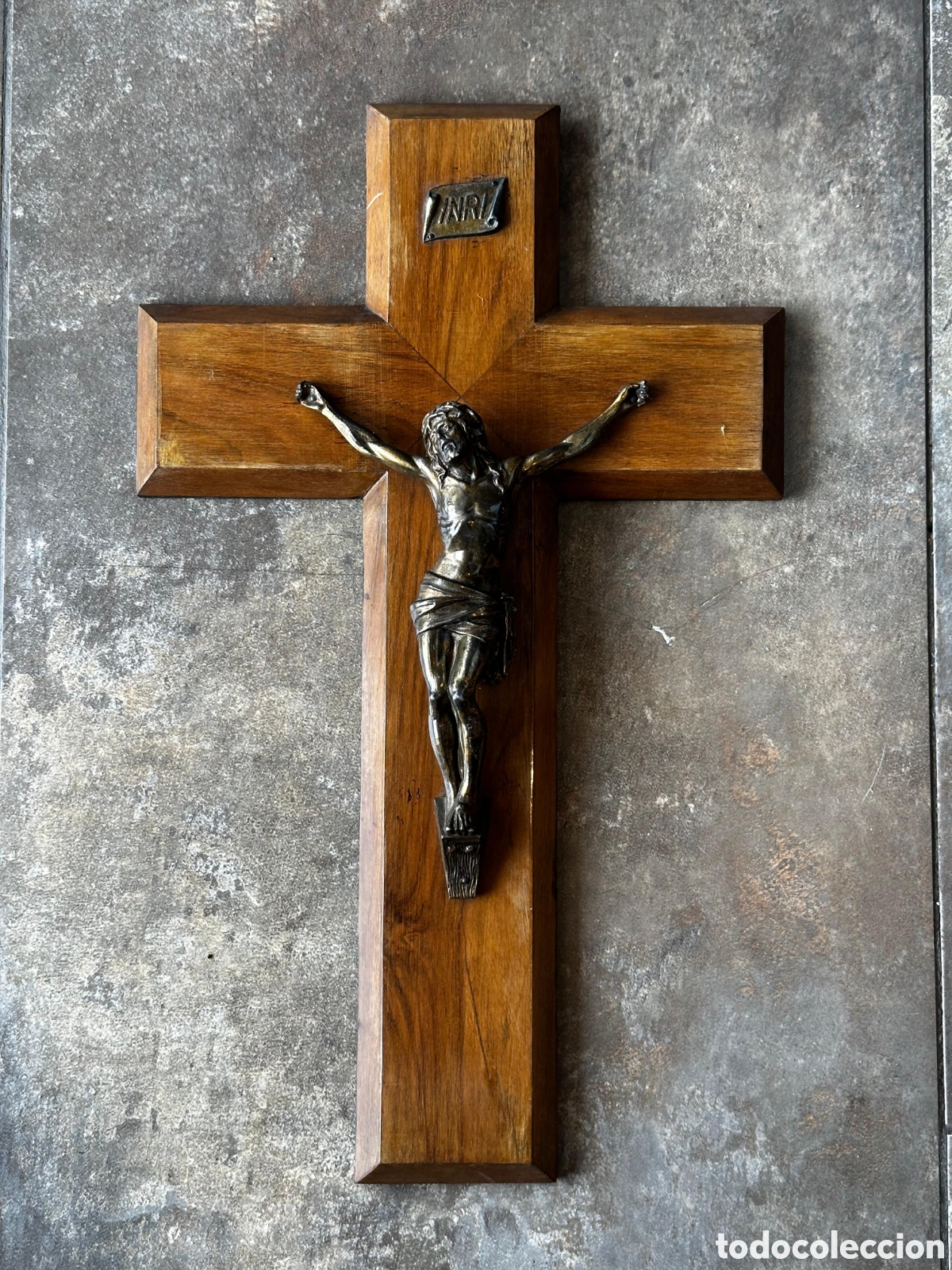 Antig&uuml;edades: Crucifijo de madera a&ntilde;os 60