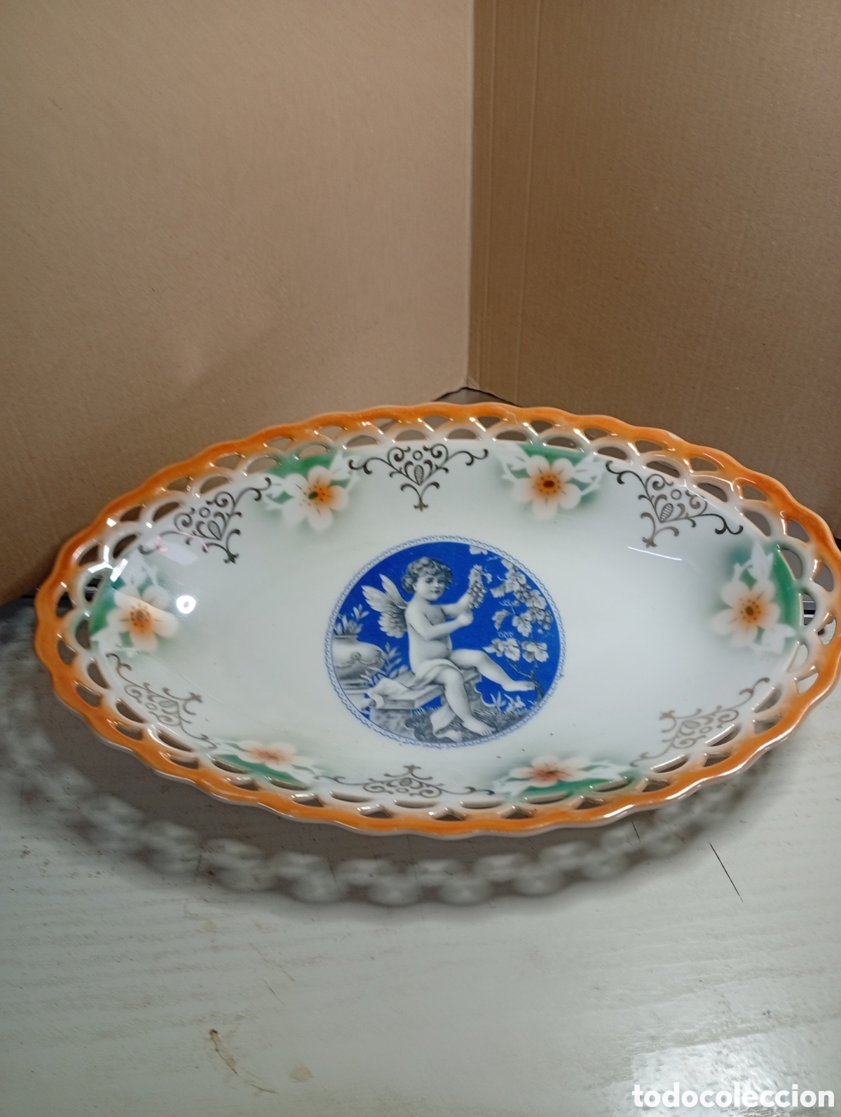 Antig&uuml;edades: Bandeja ovalada y calada de porcelana - Foto 1