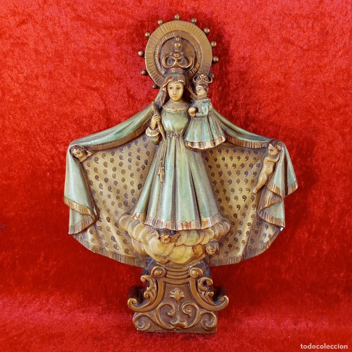 Antig&uuml;edades: PRECIOSA VIRGEN DE LOS DESAMPARADOS - ESCULTURA EN YESO POLICROMADA A MANO - 32 X 25 CM